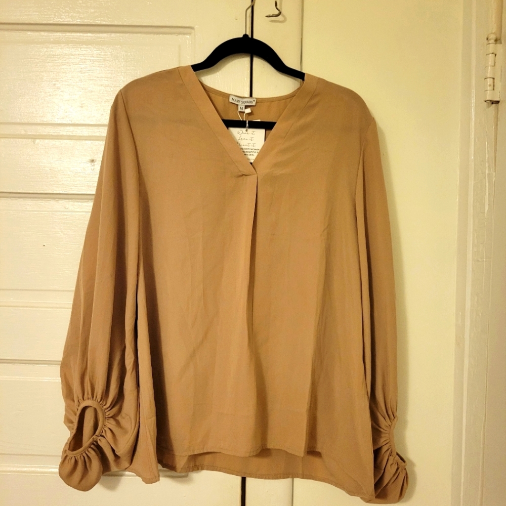 NWT Mary Square Medium Blouse